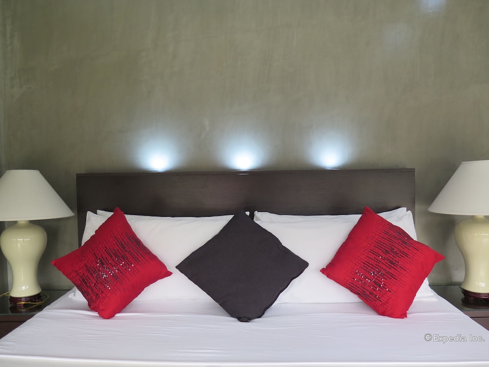 717 Cesar Place Hotel