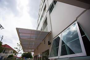 Des Res Hotel and Residence