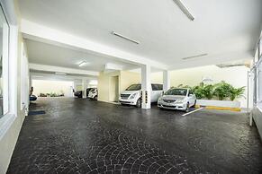 Hotel Shakey