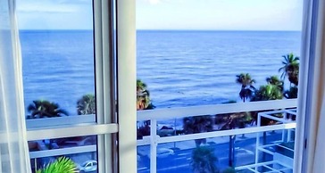 Hotel Shakey