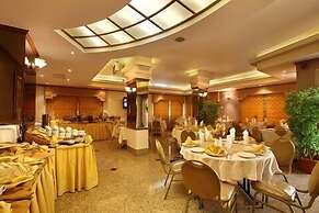 Capri Hotel Suites