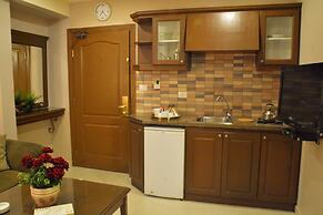 Capri Hotel Suites