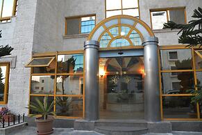 Capri Hotel Suites