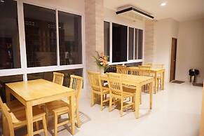 Chompu Nakarin Apartment