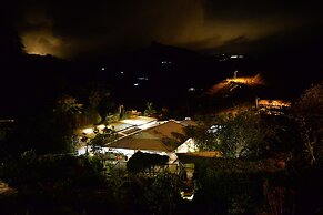 Moonriver Lodge
