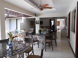 Maracas Inn