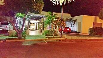 Maracas Inn