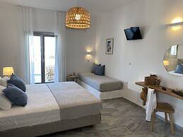 CAELI PAROS by Kostas and Ioanna Studios