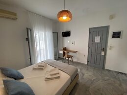 CAELI PAROS by Kostas and Ioanna Studios