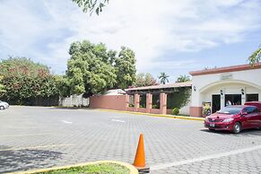 Farallones Hotel