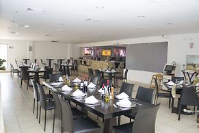 Farallones Hotel