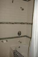 Eileen's Bed & Breakfast - Guest House