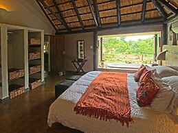 Raptor Retreat Game Lodge