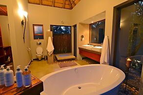 Raptor Retreat Game Lodge