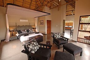 Raptor Retreat Game Lodge