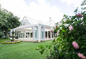 Burkleigh House