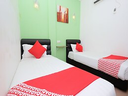 OYO 850 Gold Star Hotel