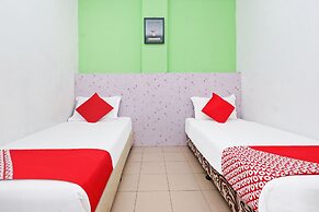 OYO 850 Gold Star Hotel