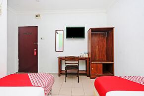 OYO 850 Gold Star Hotel