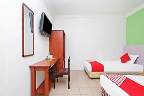 OYO 850 Gold Star Hotel