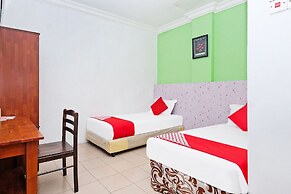 OYO 850 Gold Star Hotel