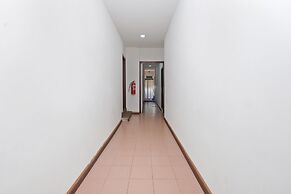 OYO 850 Gold Star Hotel