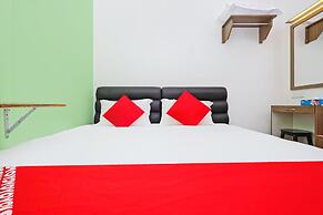 OYO 850 Gold Star Hotel