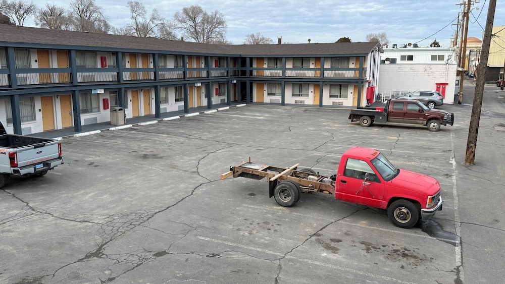 Thunderbird Motel