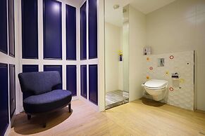 3 Door Hotel
