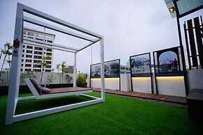 3 Door Hotel