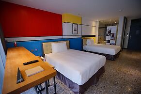 3 Door Hotel