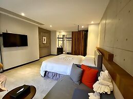 3 Door Hotel