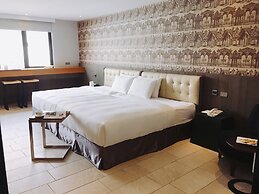 3 Door Hotel