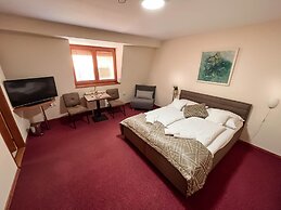 Tavel Boutique Hotel