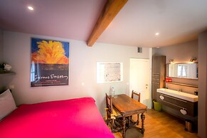 B&B Yaca