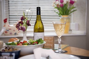 Milton House Studio Apartment Suites