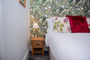 Milton House Studio Apartment Suites