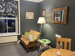 Milton House Studio Apartment Suites