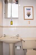 Milton House Studio Apartment Suites