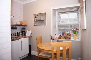 Milton House Studio Apartment Suites