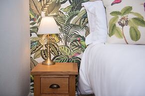 Milton House Studio Apartment Suites