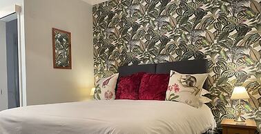 Milton House Studio Apartment Suites