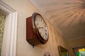 Milton House Studio Apartment Suites