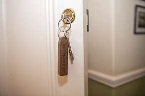 Milton House Studio Apartment Suites