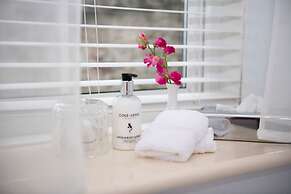 Milton House Studio Apartment Suites