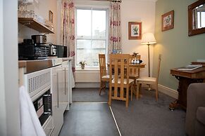 Milton House Studio Apartment Suites