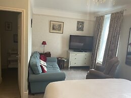 Milton House Studio Apartment Suites
