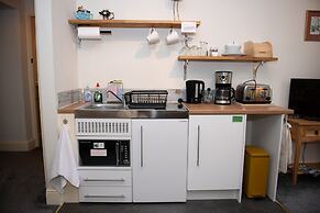Milton House Studio Apartment Suites