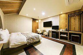 Elga Hotel