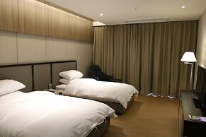 Pinehills Hotel